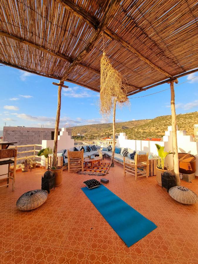 Salt House Morocco - Surf & Yoga Camp Acomodação com café da manhã Tamraght Exterior foto